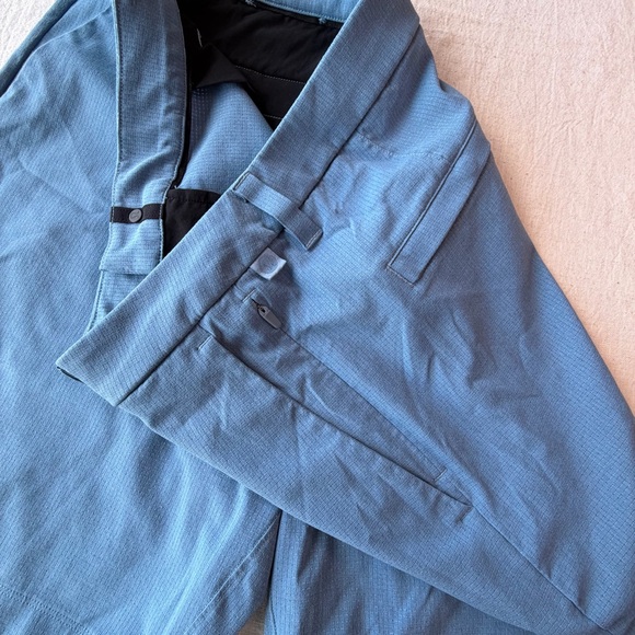 lululemon athletica Men's Slate Blue Flat-Front Shorts size 33 waist - Picture 4 of 7